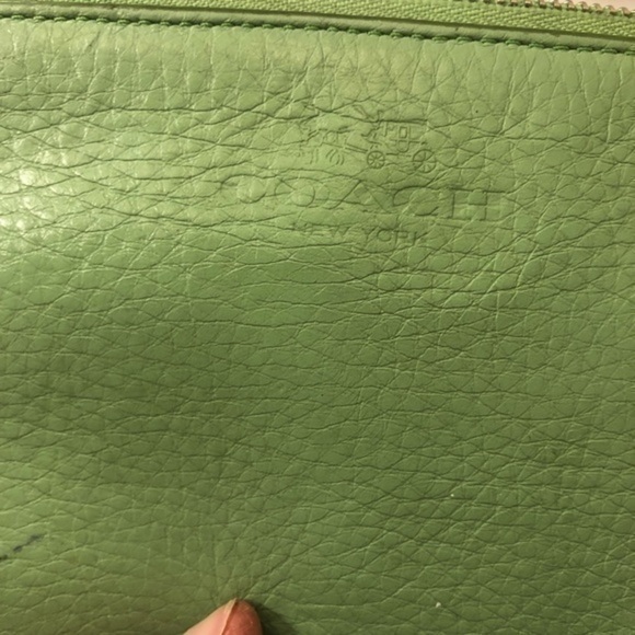 Coach double zipper green leather wristlet clutch